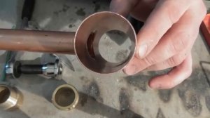 как можно сделать врезку в медную трубу