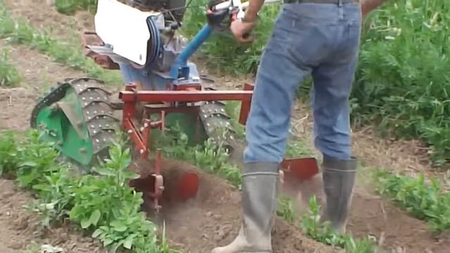 Окучивание картошки мотоблоком Нева на гусеницах ПГ-1 2 смотреть онлайн