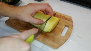 Узнай как правильно порезать ананас