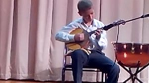 Какой-то человек с мандолиной(кажется) классическая музыка часть 1