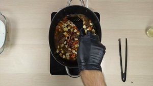 Вкуснейшее традиционное чешское блюдо "Свичкова"- тушеное на медленном огне мясо в соусе из овощей