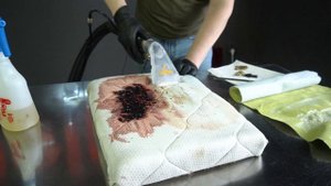 Удаление пятен крови и кефира с матраса и обивки дивана
