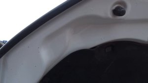 VW polo sedan / уплотнитель капота. бюджет 150р