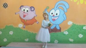 Песня "Научила на ромашке меня бабушка гадать"