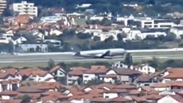 Omni Air Boeing 767-300 collapsed left main gear during landing at Bucharest смотреть онлайн