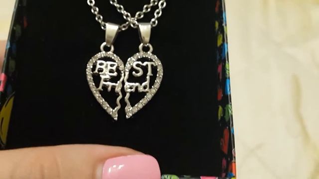 Кулоны для подруг "Best Friends" смотреть онлайн