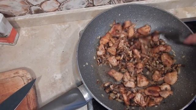 Это лучшая Свинина с грибами в сметанном соусе на обед и ужин (перезалив)