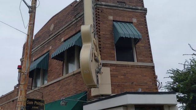 Famous Ace the Doberman meets sun records Elvis's first recording spot смотреть онлайн