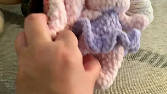 Вязовлог # 4. Готовые игрушки. Мишки, зайцы. Как легко распрямить распущены нитки смотреть онлайн