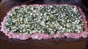 Мясной рулет из фарша с яйцом и свежей зеленью