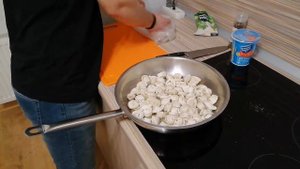 Жареные пельмени + Салат