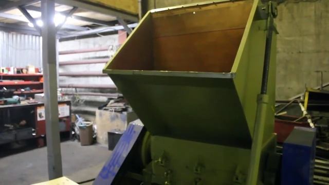 Дробилка DSNL 800 на мешковине, измельчение биг бегов смотреть онлайн