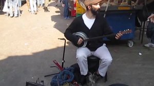 Тель-Авив. Уличные музыканты. Исполнитель на ребабе.