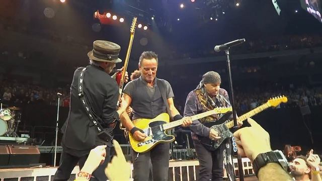 "Rosalita" (Live) - Bruce Springsteen - Oakland, Oracle Arena - March 13, 2016 смотреть онлайн