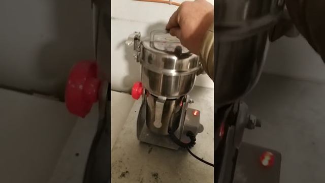 Цельнозерновая, полезная мука в домашних условиях. смотреть онлайн