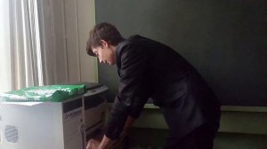 Принтер зажевал бумагу. Что делать?