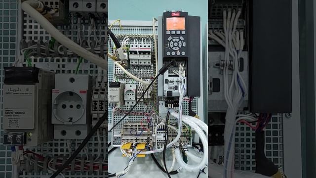 Встроенный Smart Logic Controller в ПЧ Danfoss FC-302, краткий обзор.
