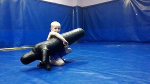 Борьба.  Работа с манекеном.  Отработка бросков прогибом и обратный пояс