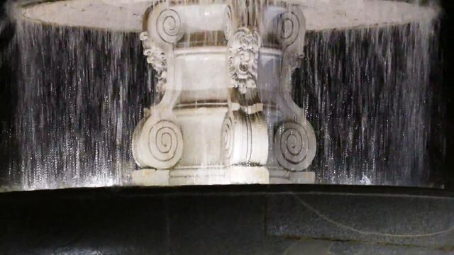 Fontana del Bernini a piazza san Pietro in 4K con Orologio delle 19 by manortiz