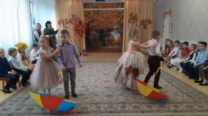Танец в лужицах. Танцевальная композиция для детей (6 лет) Хореограф - Мазова Г. Б.