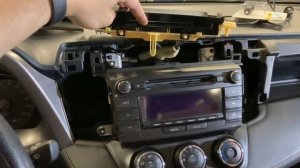 Toyota RAV 4 как снять штатную магнитолу + Android
