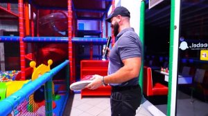 НОЧЬ В ЗАКРЫТОМ РАЗВЛЕКАТЕЛЬНОМ ЦЕНТРЕ ! *Нас поймала охрана?*