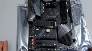 Материнская плата GIGABYTE B550 AORUS ELITE V2 Обзор и Распаковка