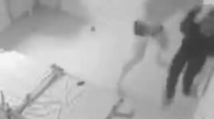 Мочит ментов на зоне. Реальная съёмка.