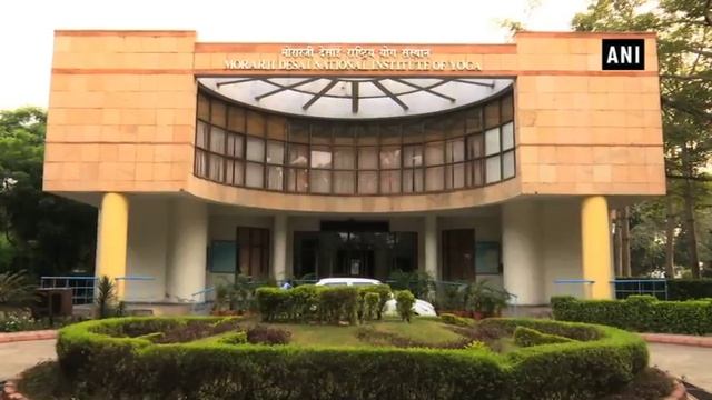 Yoga in India attracting foreign tourists смотреть онлайн