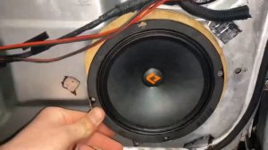 Замена штатных динамиков в Lada Priora на DL Audio Raven 165