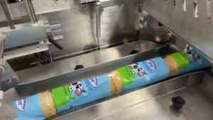 Упаковка мороженного в плёнку