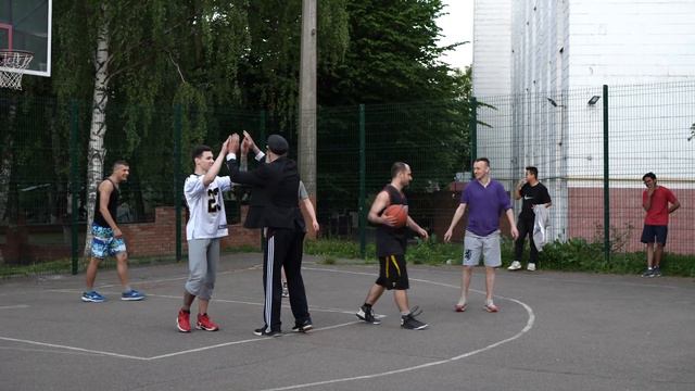 Профи притворился ДЕДОМ на Баскетболе #3 | Old Man Basketball Prank