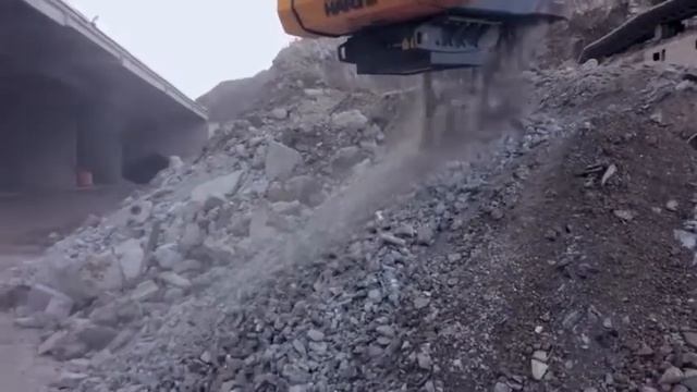 Дробильный ковш ROCKCRUSHER 9R переработка бетона смотреть онлайн