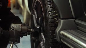 Замена амортизатор на Mercedes-Benz Gelandewagen.