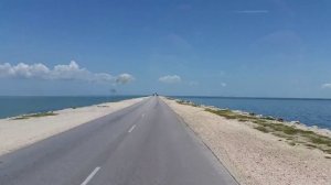 Pedraplen a Cayo Coco. Causeway to Cayo Coco.