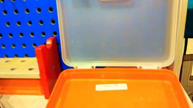 Ракета, Женя и бассейн с шариками смотреть онлайн