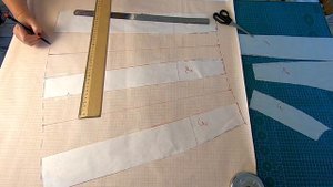 Дизайнерское платье необычного кроя с юбкой колокол. Моделирование и раскрой.mp4