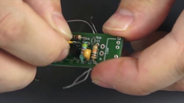 How to make a Mini Simple SPY RADIO BUG 3 Volts / Tutorials смотреть онлайн