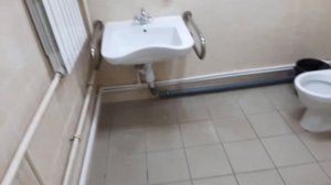 Обзор бесплатного общественного туалета в городе Москва, а помните какие туалеты в METRO магазине.