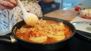 Ужин без возни : Фетучни с фаршем и вкусный салат