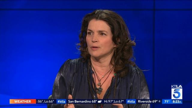 Julia Ormond Gushes About Peter Dinklage In "Rememory" смотреть онлайн