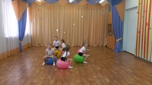 Танец Молодая лошадь группа Смурфики МДОУ дс 17