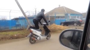 2013.12.28 Стант скутер Старотитаровская Серега