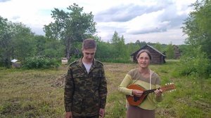 Задумал комарик на мухе жениться