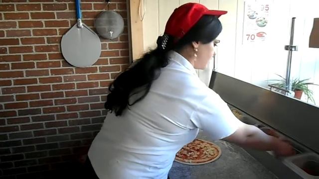 Пицца Паоло в Чехове: Пицца отправляется в печь смотреть онлайн