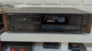 Sony CDP-557ESD с отреставрированными боковинами
