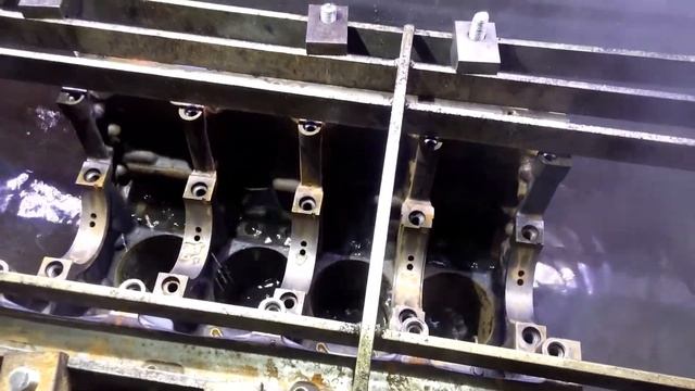 CUMMINS 3.8. Проверка блока цилиндров на трещины. смотреть онлайн