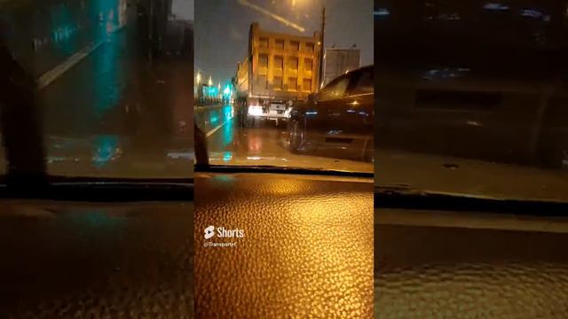 Уступаю самосвалу как всегда кому нибудь надо влезть #shorts