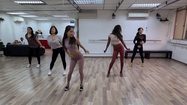 Bachata Lady Styling to Clean Bandit - Baby feat. Marina & Luis Fonsi (Bachata Remix DJ Jérémie) смотреть онлайн