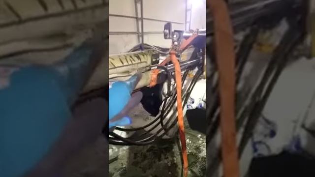 Замена шлангов в стреле Haulotte 3210 смотреть онлайн